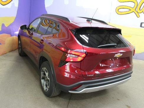 Used 2024 Chevrolet Trax LT w/ Driver Confidence Package FWD image 6