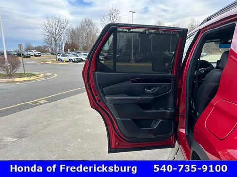 Certified 2025 Honda Pilot TrailSport image 9