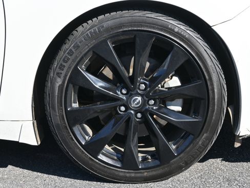 Used 2023 Nissan Maxima SR w/ Sport Mat Group image 13