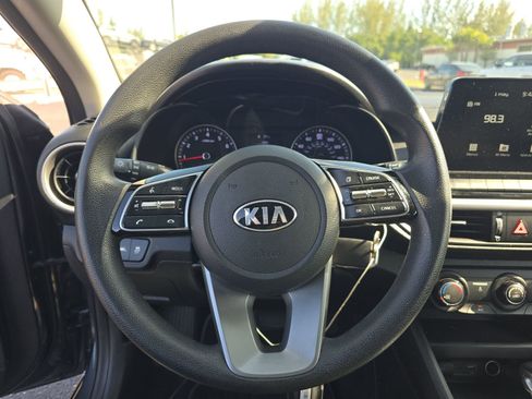 Used 2020 Kia Forte LXS FWD image 11
