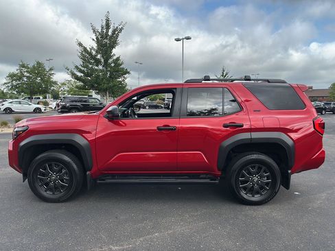 Used 2025 Toyota 4Runner SR5 AWD/4WD image 17