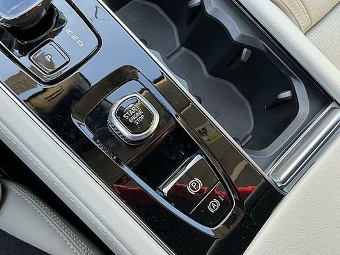 New 2026 Volvo XC90 T8 Ultra w/ Protection Package Premier image 18