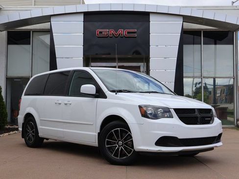 Used 2015 Dodge Grand Caravan SE FWD image 1