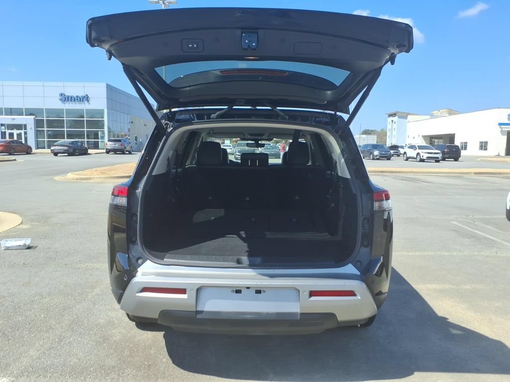 Used 2025 Nissan Pathfinder SL FWD image 6