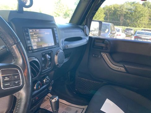 Used 2018 Jeep Wrangler Unlimited Sport w/ Quick Order Package 24W AWD/4WD image 16