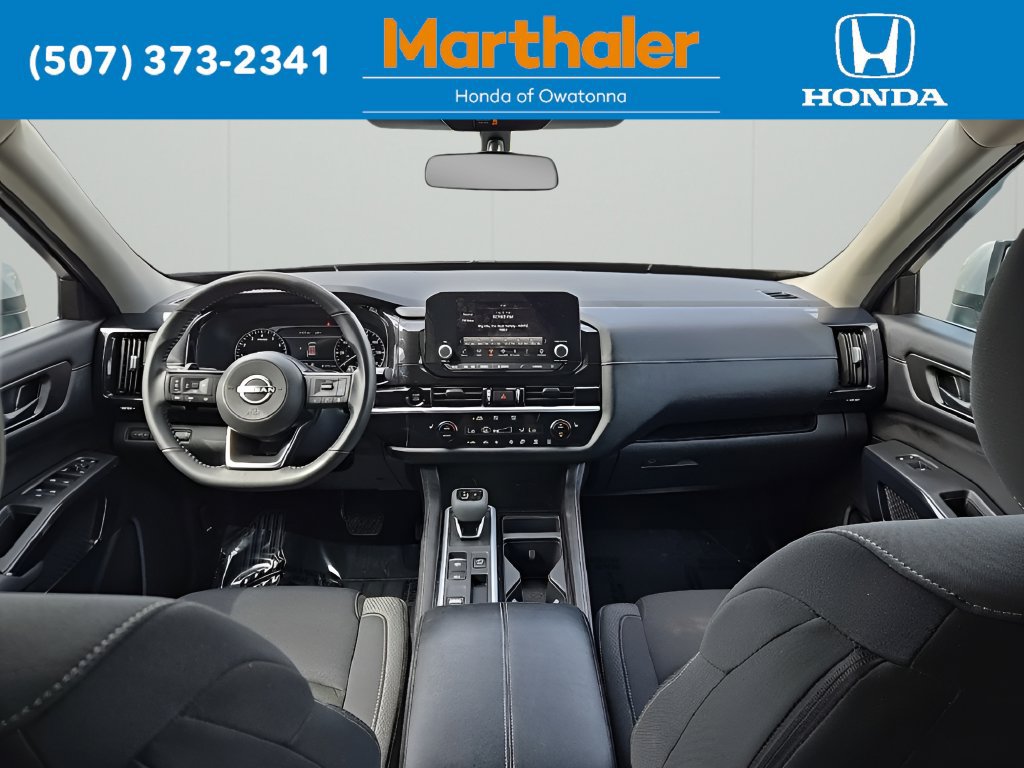 Used 2025 Nissan Pathfinder SV FWD image 22