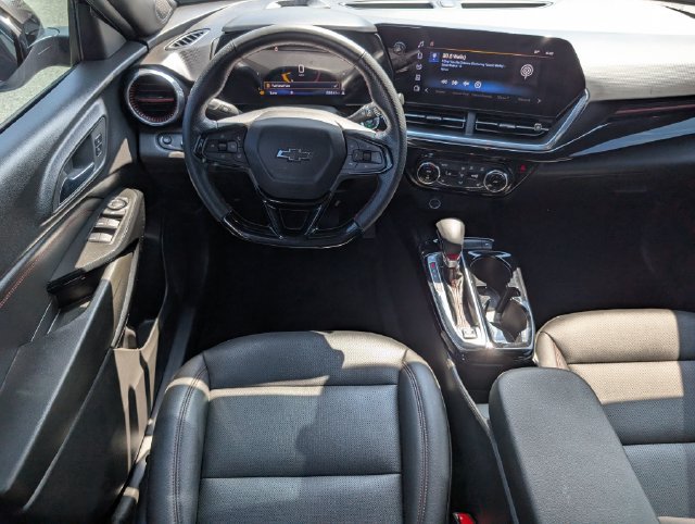 Used 2025 Chevrolet Trax RS w/ Sunroof Package FWD image 8