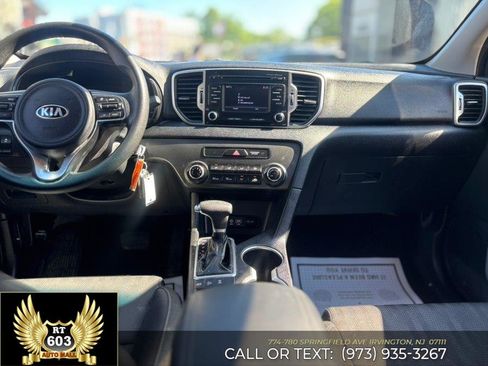 Used 2019 Kia Sportage LX AWD/4WD image 8