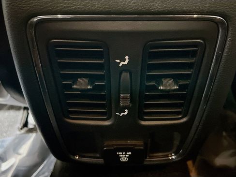 Used 2022 Jeep Grand Cherokee Laredo X RWD image 19