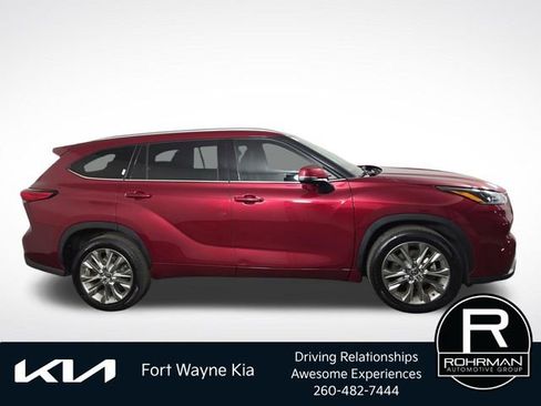 Used 2021 Toyota Highlander Limited FWD image 5