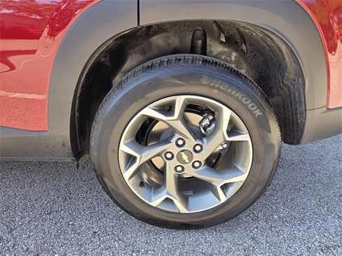 Used 2025 Chevrolet Trax LT w/ LT Convenience Package image 17