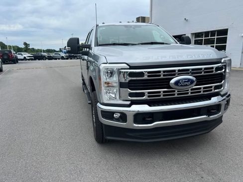 Used 2024 Ford F250 XLT AWD/4WD image 6
