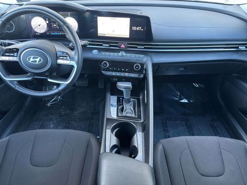 Used 2025 Hyundai Elantra SEL image 30