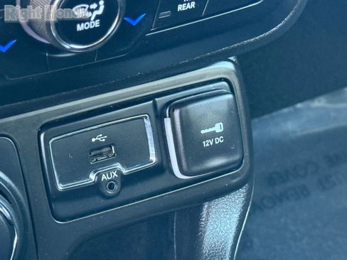 Used 2023 Jeep Renegade Latitude image 23