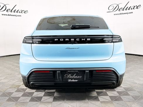 Used 2024 Porsche Macan 4 Electric w/ Premium Package AWD/4WD image 5