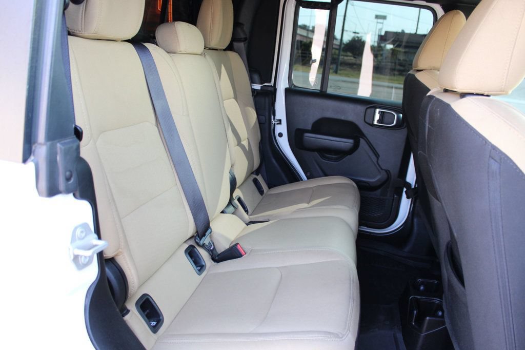 Used 2023 Jeep Gladiator Sport AWD/4WD image 15