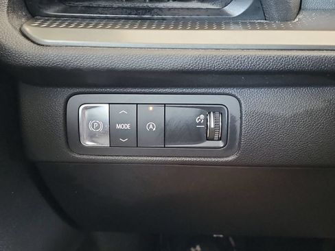 Used 2025 Chevrolet Traverse LT FWD image 20