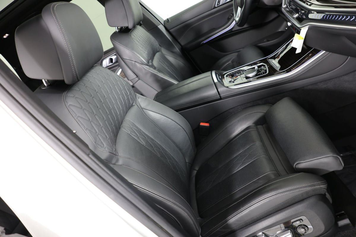 Used 2025 BMW X5 xDrive50e AWD/4WD image 41