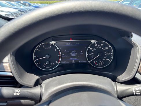 Used 2025 Nissan Altima 2.5 SV FWD image 39
