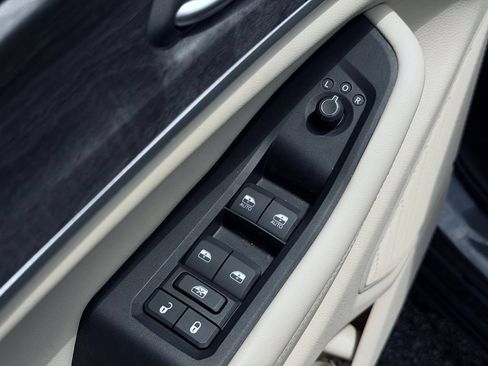 Used 2023 Jeep Grand Cherokee L Limited AWD/4WD image 16