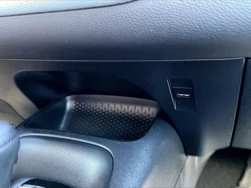 Used 2022 Toyota Corolla LE FWD image 15