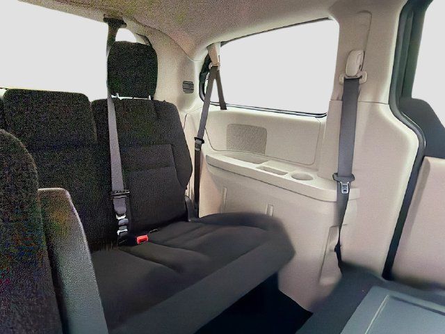 Used 2017 Dodge Grand Caravan SE FWD image 29