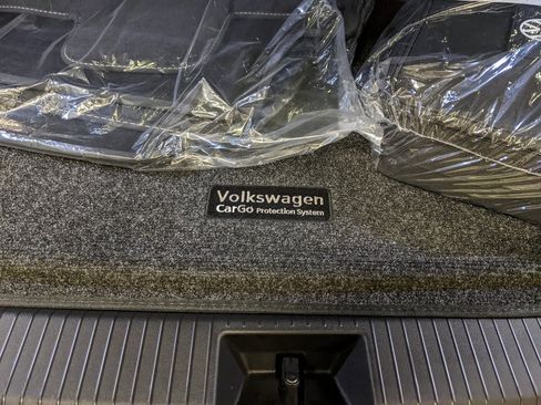 New 2025 Volkswagen Tiguan SE R-Line image 28