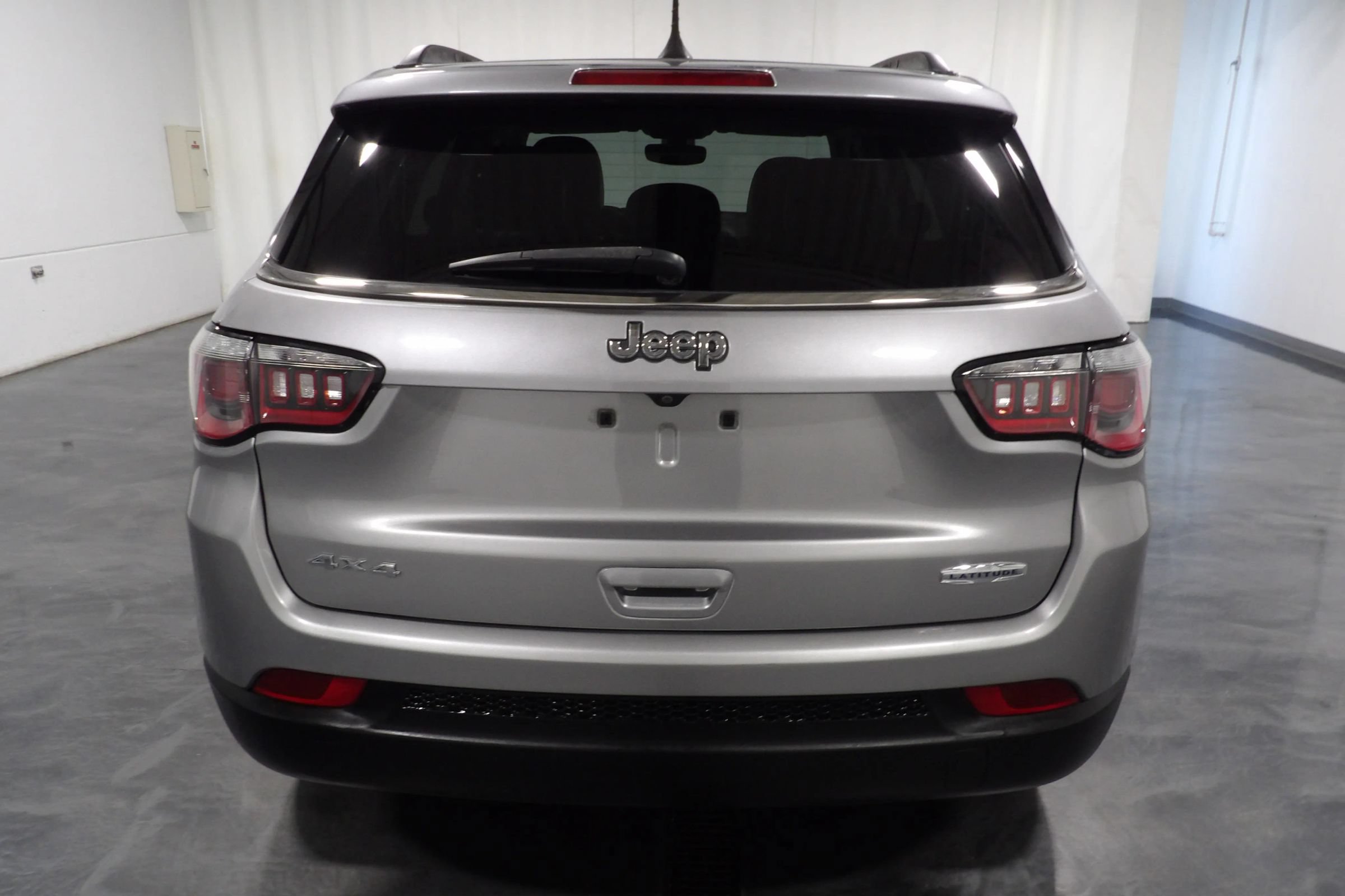 Used 2018 Jeep Compass Latitude w/ Popular Equipment Group AWD/4WD image 6
