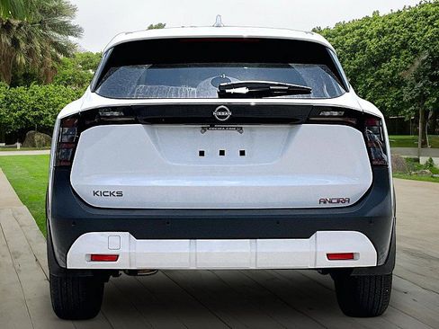 Used 2025 Nissan Kicks SV FWD image 3