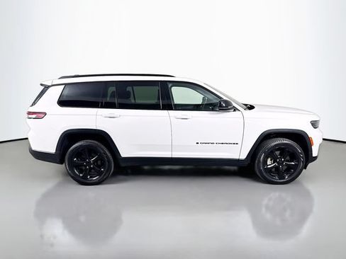 Used 2024 Jeep Grand Cherokee L Limited w/ Black Appearance Package AWD/4WD image 4