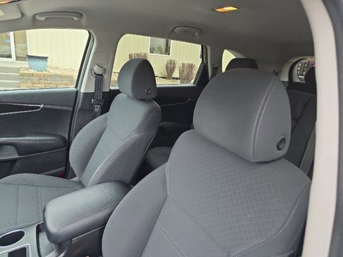 Used 2019 Kia Sorento L image 18