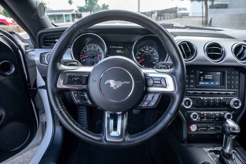 Used 2017 Ford Mustang GT RWD image 11