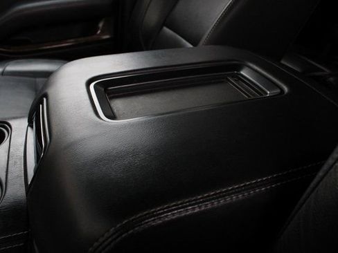 Used 2018 Chevrolet Suburban LT image 18