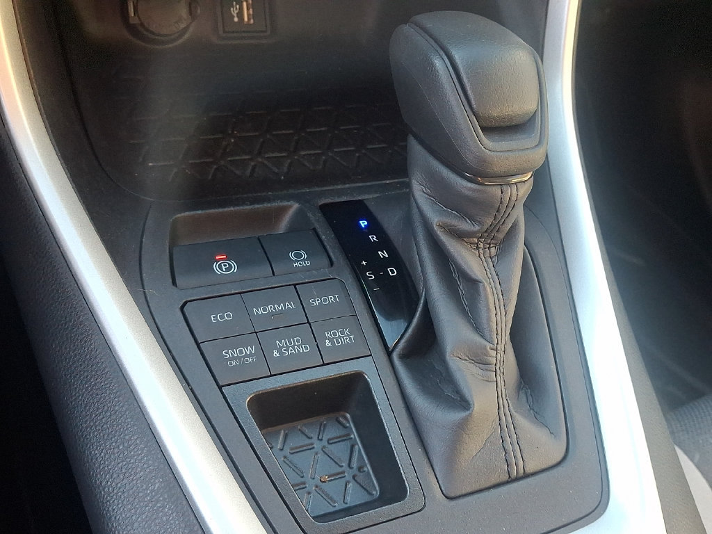 Used 2024 Toyota RAV4 XLE AWD/4WD image 14