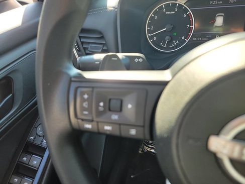 Used 2024 Nissan Rogue S AWD/4WD image 23