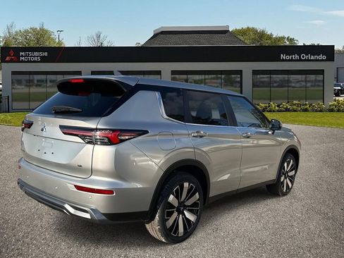 New 2026 Mitsubishi Outlander SE image 3