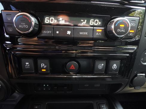 Used 2021 Nissan Titan PRO-4X w/ Pro-4x Convenience Package AWD/4WD image 21