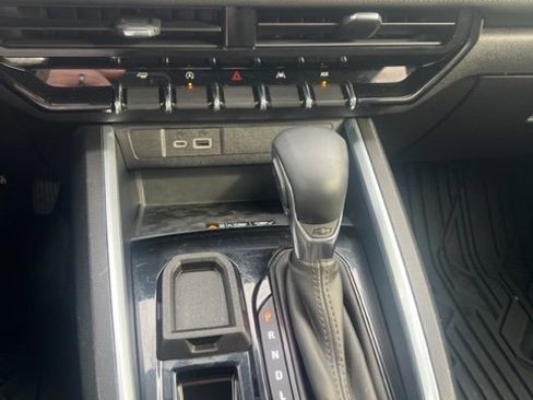 Used 2024 Chevrolet Colorado LT w/ LT Convenience Package III image 11