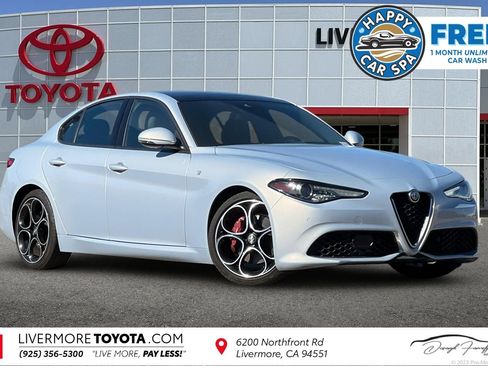 Used 2022 Alfa Romeo Giulia Ti RWD image 1