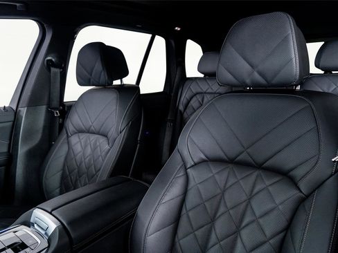 Used 2025 BMW X5 M60i AWD/4WD image 3