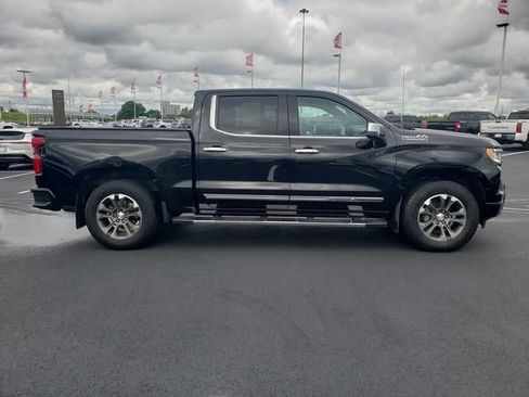 Used 2022 Chevrolet Silverado 1500 High Country w/ Technology Package AWD/4WD image 4