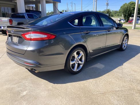 Used 2015 Ford Fusion SE w/ Equipment Group 201A FWD image 2