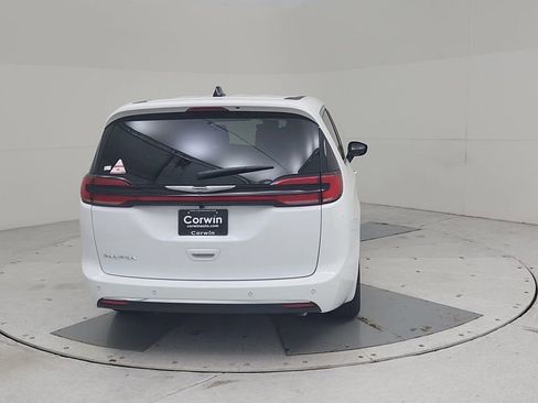 New 2026 Chrysler Pacifica Select image 13