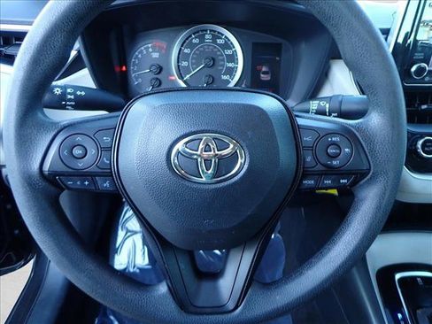 Used 2021 Toyota Corolla LE image 11