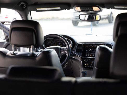 Used 2019 Jeep Grand Cherokee Limited AWD/4WD image 17