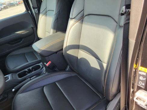 Used 2024 Jeep Gladiator Sport image 14