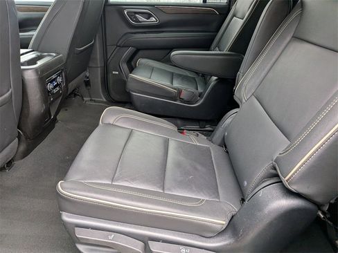 Used 2023 Chevrolet Suburban Premier image 28