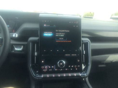 Used 2025 GMC Yukon AT4 w/ AT4 Premium Plus Package AWD/4WD image 30