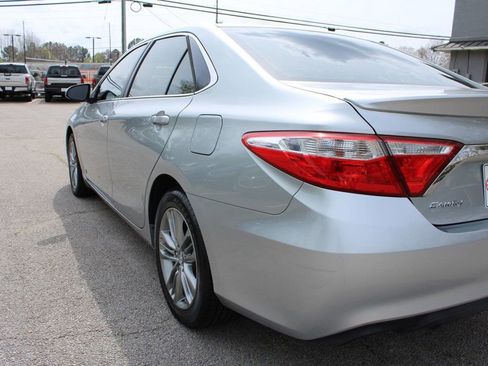 Used 2015 Toyota Camry SE image 18