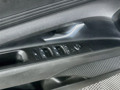 Used 2025 Hyundai Elantra Limited FWD image 15